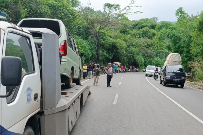 Kecelakaan Beruntun di Leles Garut: Angkot Oleng Sebabkan Tujuh Kendaraan Bertabrakan