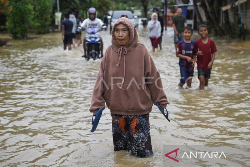 Banjir Samarinda: 22 Titik Terendam, Akses ke Bontang Terputus