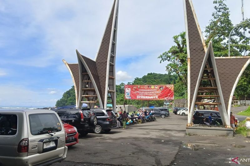 Pantai Selatan Sukabumi Ramai Wisatawan saat Libur Panjang