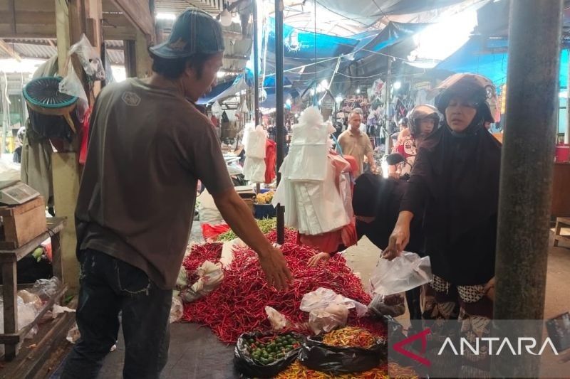 Harga Cabai di Belitung Turun Jelang Imlek, Bahan Pokok Lainnya Stabil