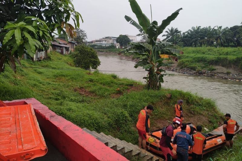 Basarnas Medan Evakuasi Jasad Bocah 11 Tahun Hanyut di Sungai Deli