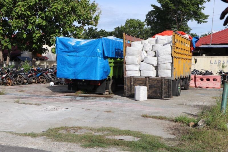 Polres Buru Gagalkan Penyelundupan 150 Karton Sianida di Maluku