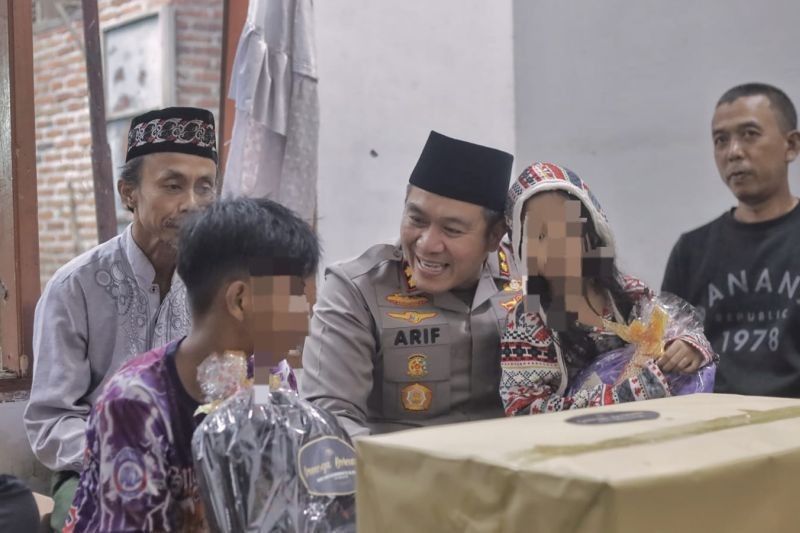 Polres Blitar Dampingi Keluarga Korban Mutilasi di Ngawi