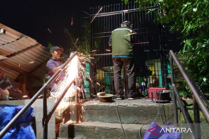 Polisi Tutup Akses Jembatan Cegah Tawuran di Cipinang Muara