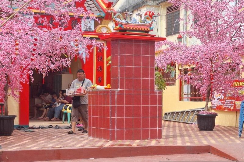 Masyarakat Tionghoa di Bangka Gelar Sembahyang Leluhur Jelang Imlek