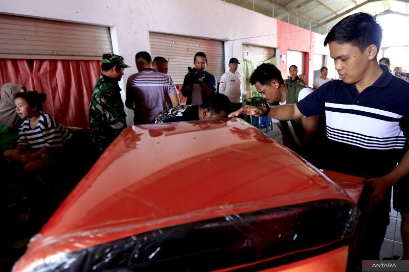 Bupati Gorontalo Salurkan Bantuan untuk Korban Banjir Danau Limboto