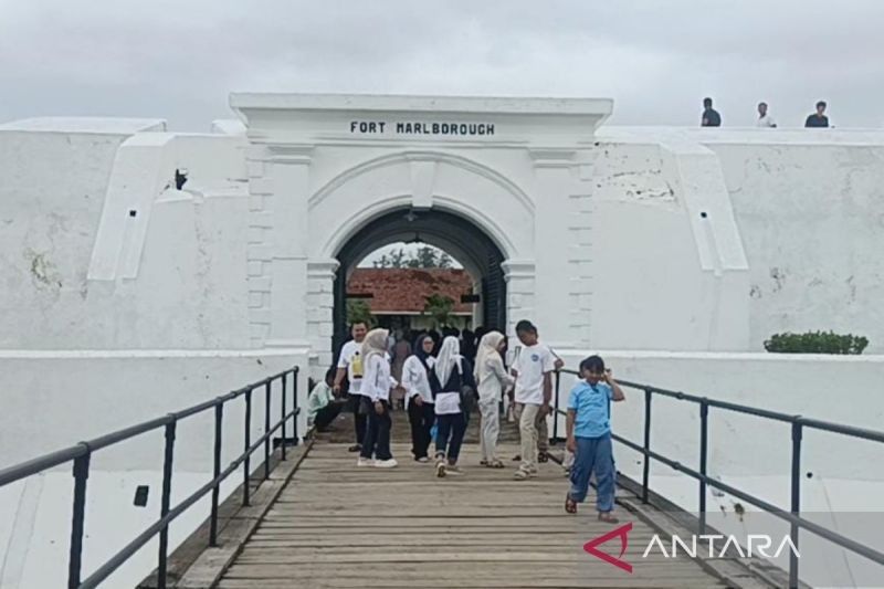 Libur Panjang, Benteng Marlborough Bengkulu Banjir Wisatawan!