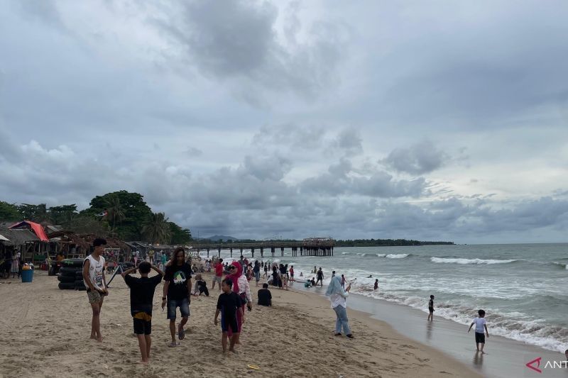 Polres Cilegon Cegah Pungli di Pantai Anyer saat Libur Panjang