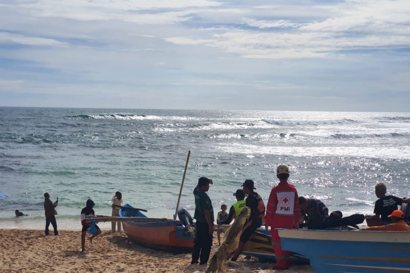 Tragedi Pantai Drini: Tiga Siswa SMP Meninggal Terseret Ombak