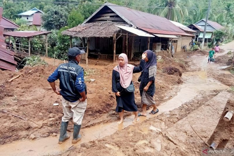 Banjir Bandang Mamuju: Kementerian Sosial Berikan Bantuan dan Dukungan