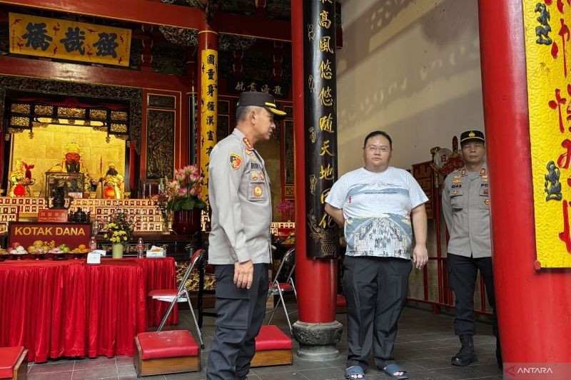 Polrestabes Bandung Sterilisasi 20 Vihara Jelang Imlek