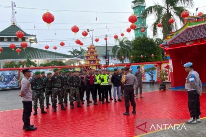 Pengamanan Imlek di Kelenteng Kung Fuk Miau, Bangka Barat Berjalan Lancar