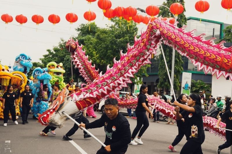 Meriahnya Kirab Barongsai dan Liong Rayakan Imlek di Madiun