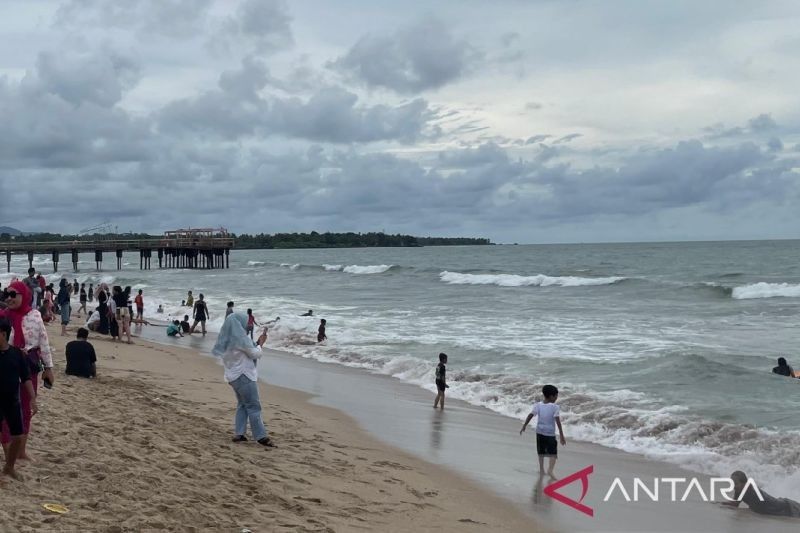 Puncak Libur Pantai Anyer Hingga Rabu: Kepolisian Terapkan Rekayasa Lalu Lintas