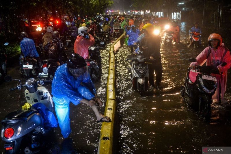 Banjir Semper Barat: 3 RT Terendam hingga 70 Cm, 38 Warga Mengungsi