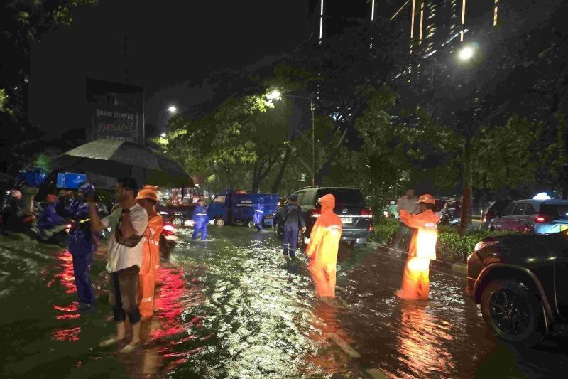 Banjir Jakarta: Pemprov DKI Kerahkan Semua Sumber Daya