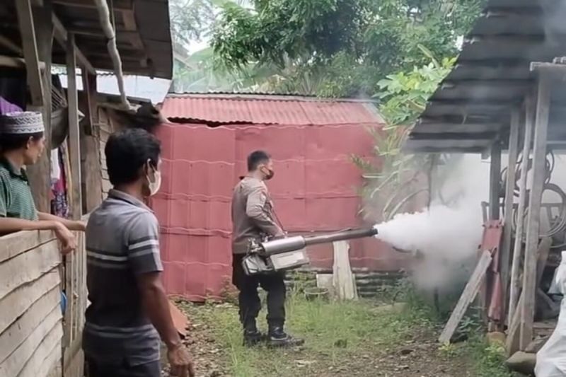 Polisi di Pesisir Barat Gencarkan Fogging Cegah DBD