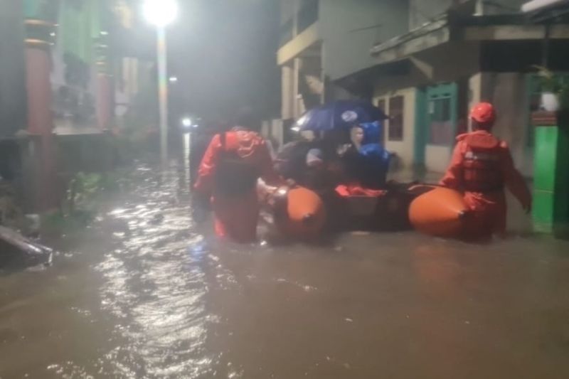 Banjir Jakarta: Lebih 2000 Warga Mengungsi