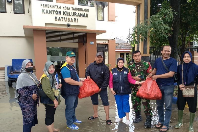 Dinsos Tangerang Salurkan Bantuan Banjir: 2.100 Nasi Bungkus Terdistribusi