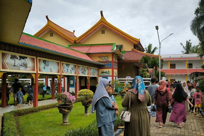 Libur Imlek: Muslim Ramaikan Wihara Avalokitecwara Serang