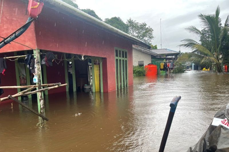 Banjir di Perbatasan Kalbar-Malaysia: Ratusan Rumah Terendam, Warga Menolak Evakuasi