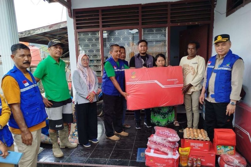 Pemkot dan Pemprov Sultra Salurkan Bantuan Korban Banjir Kendari