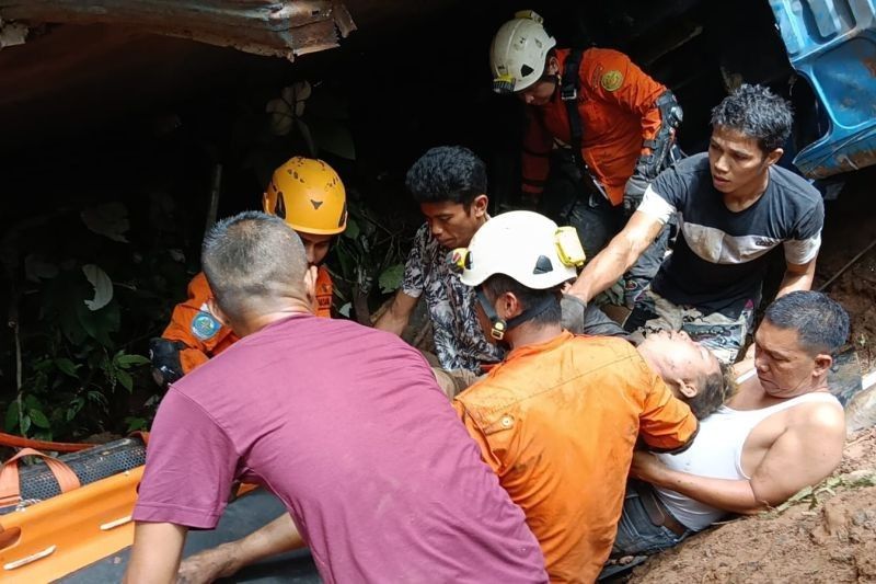 Truk Masuk Jurang di Pasaman: Rem Blong Jadi Penyebab