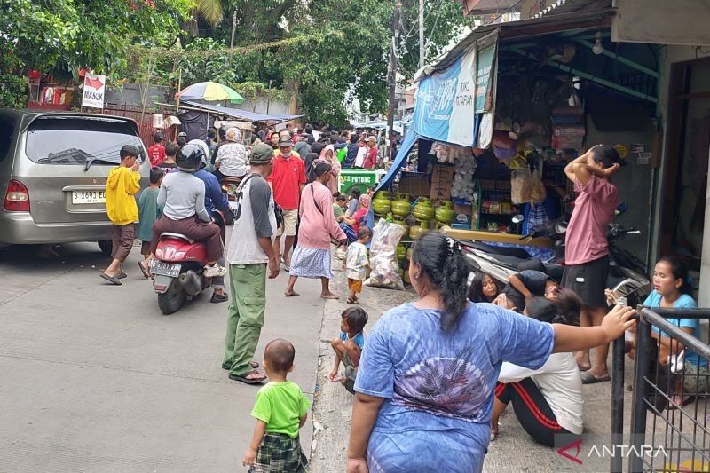 Pengemis Padati Vihara Dharma Bakti Saat Imlek