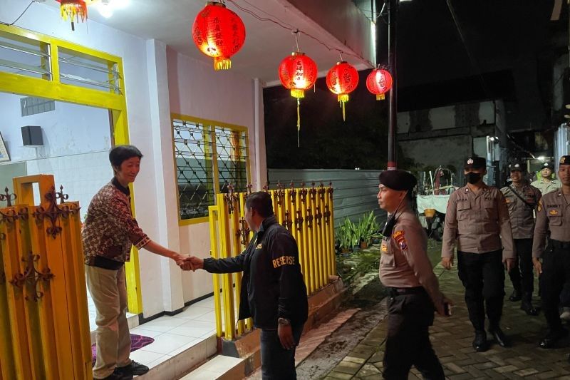 Polres Jember Jamin Keamanan Imlek 2025 di Vihara