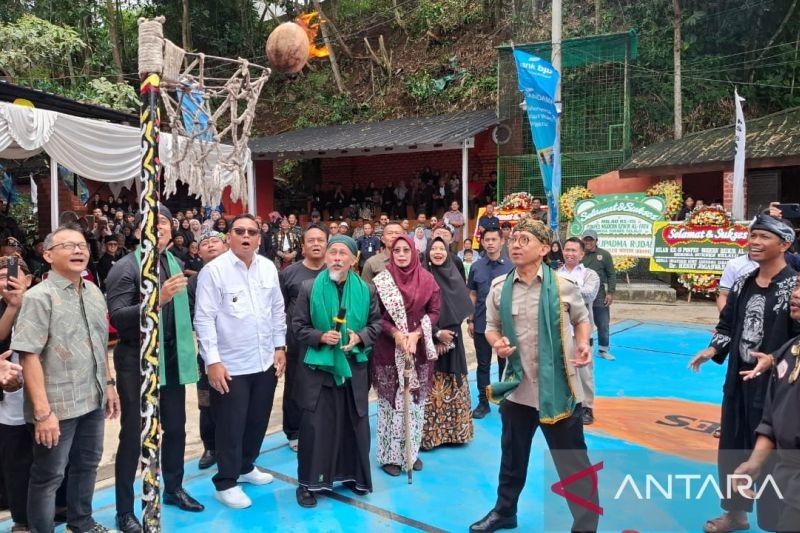 Fadli Zon Apresiasi Peran Pesantren Jaga Kearifan Lokal