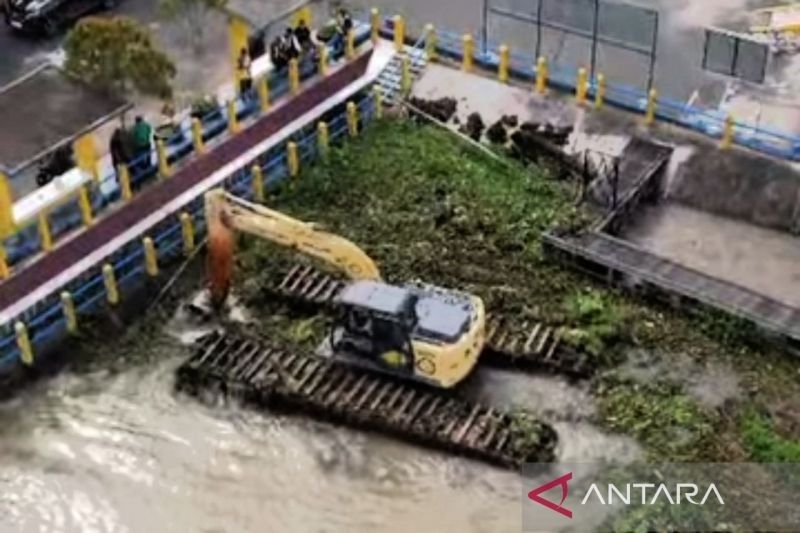 BWS Kerahkan Excavator Amfibi Bersihkan Waduk Lempake, Antisipasi Banjir Samarinda