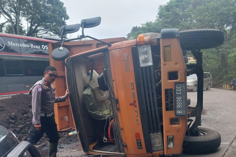 Truk Batu Bara Sebabkan Kemacetan Parah Sitinjau Lauik, Sopir Diamankan