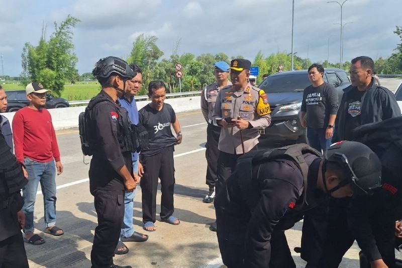 Paket Mencurigakan di Tol Madiun: Ternyata Petasan!