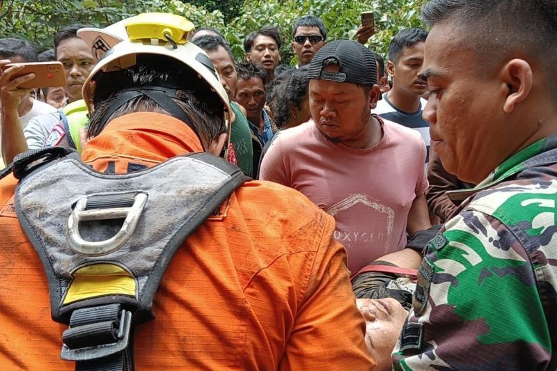 Sopir Truk Selamat! Dievakuasi Usai Terjun ke Jurang di Pasaman