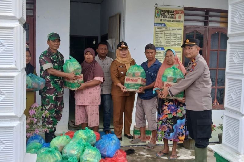 Polres Sergai Salurkan Ratusan Sembako untuk Korban Banjir Dolok Masihul