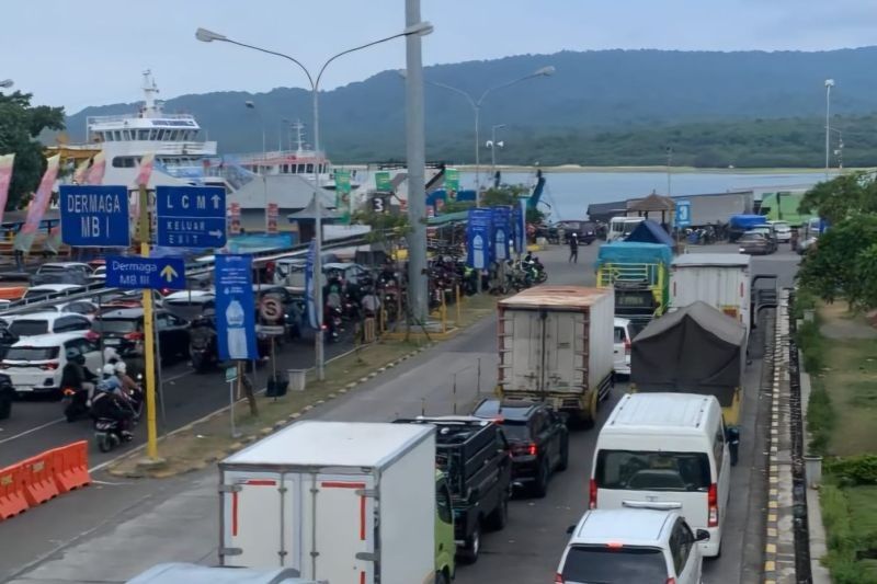 Waspada Cuaca Ekstrem! ASDP Imbau Penumpang Penyeberangan Merak-Bakauheni Lebih Waspada