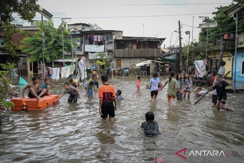 Hujan Ringan Guyur Jakarta Kamis Pagi, BMKG: Waspada Genangan!