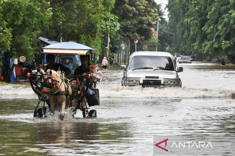 Penanganan Banjir Jakarta: BPBD Kerahkan Tim dan Logistik