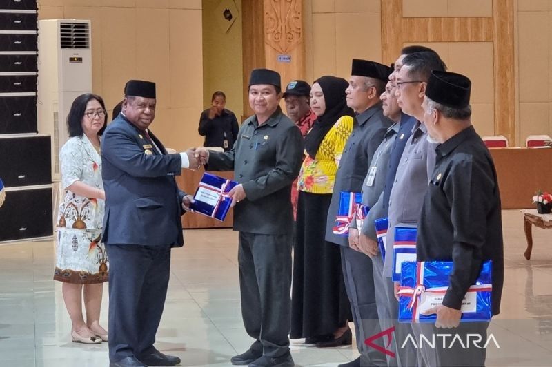 Gubernur Papua Barat Minta Penghematan Anggaran OPD Tahun 2025