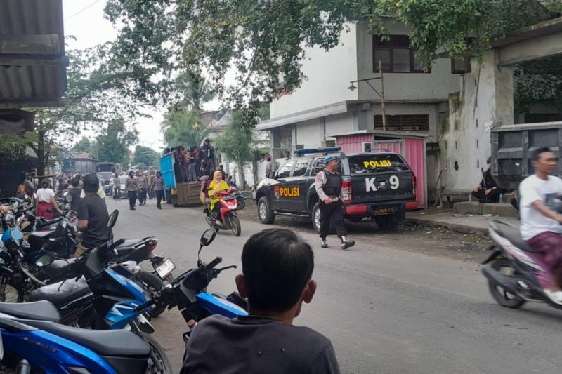 Penggerebekan Rumah Terduga Pengedar Narkoba di Lombok Tengah