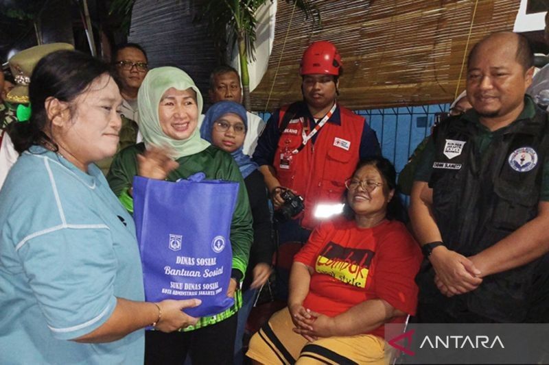 Pemkot Jaktim Bantu Korban Rumah Ambruk di Duren Sawit