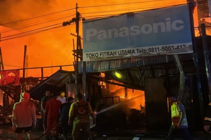 Kebakaran Hanguskan 8 Ruko di Simpang Empat, Tanah Bumbu: Polisi Selidiki Penyebab