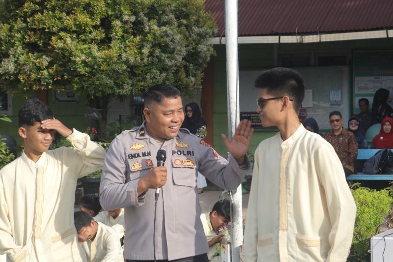 Edukasi Hukum di SMAN 2 Padang: Bijak Bermedia Sosial