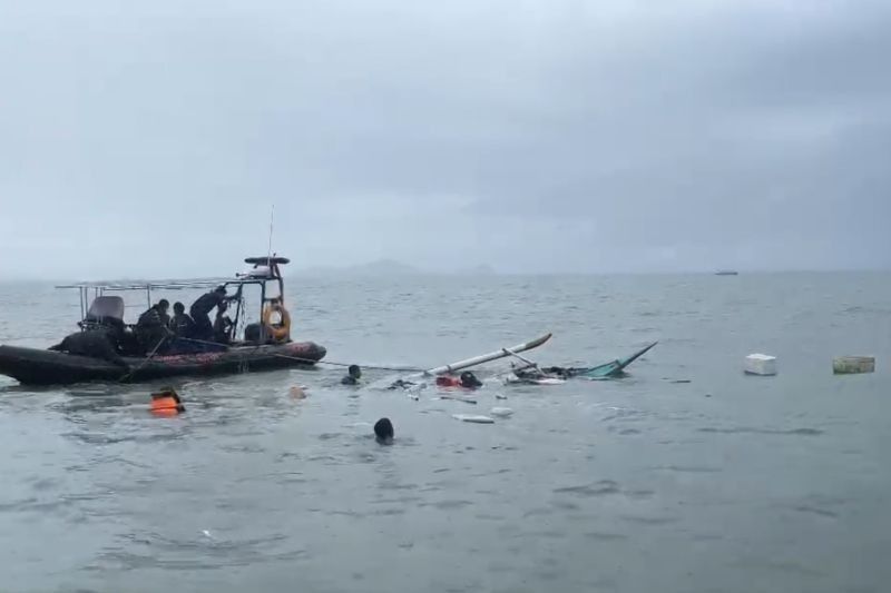 Nelayan Selamat dari Tenggelam di Labuan Bajo Akibat Cuaca Ekstrem