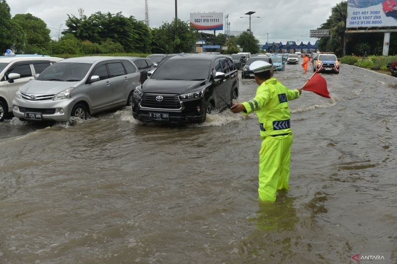 Banjir Tol Soedyatmo Sebabkan Pengalihan Arus Lalu Lintas Menuju Bandara Soetta