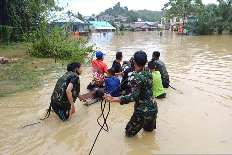 Evakuasi Banjir di Perbatasan Kalbar: Ribuan Warga Terdampak