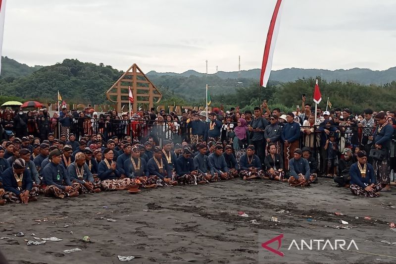 Tradisi Labuhan Keraton Yogyakarta di Pantai Parangkusumo: Melestarikan Sejarah dan Budaya