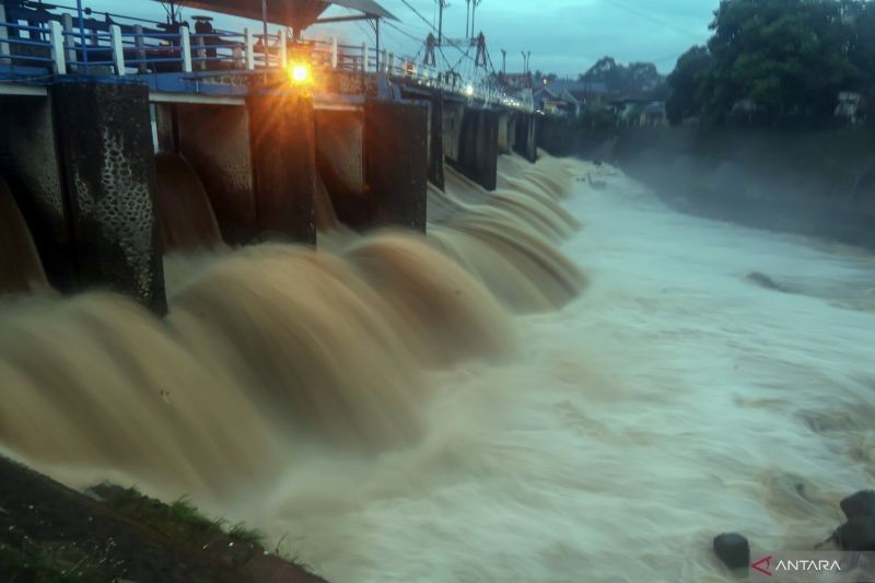 Banjir Jaktim: 7 Lokasi Terendam Akibat Kiriman Air Katulampa