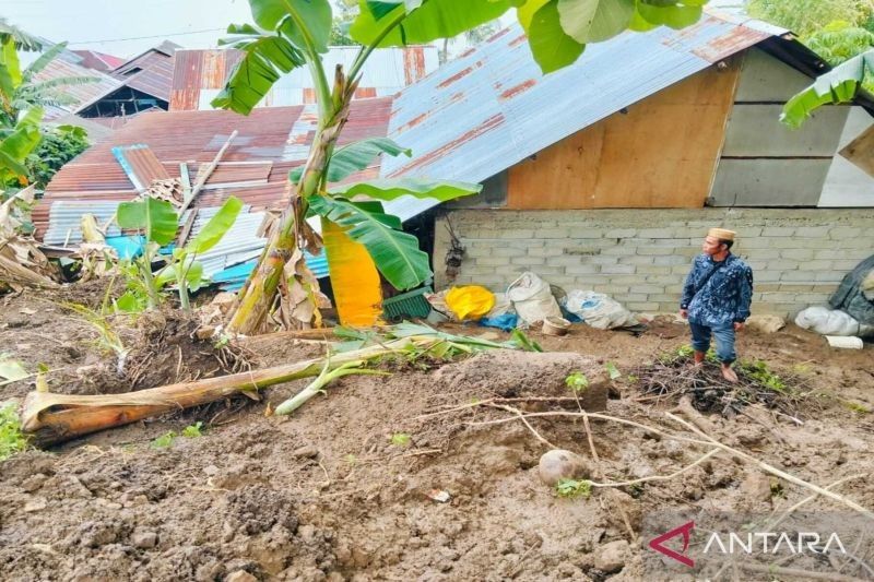 Longsor Ancam Warga Ponelo Kepulauan, Gorontalo Utara