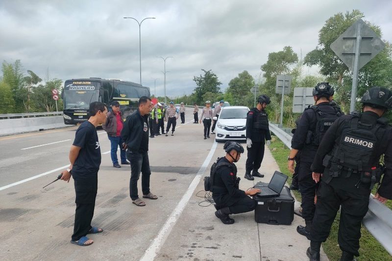 Pria Banyuwangi Diperiksa Polisi Terkait Paket Petasan di Tol Madiun